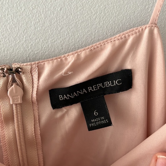 Banana republic soft pink flowy midi dress - Picture 3 of 5